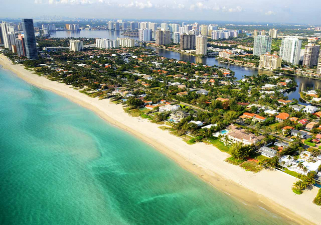 Image of Miami Golden Beach, a town in Miami-Dade County that is known for its affluence and its beautiful beaches. The town is home to some of the most expensive homes in the area.